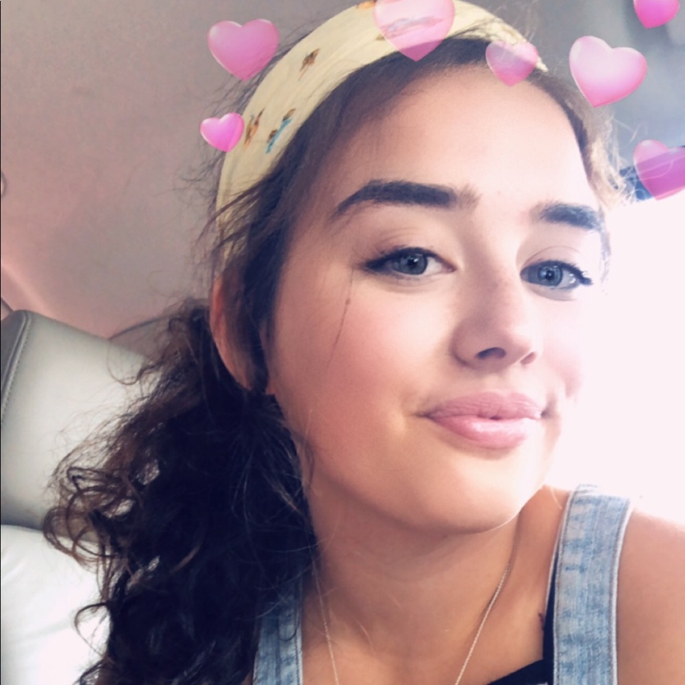 Meet your Posher, Emily